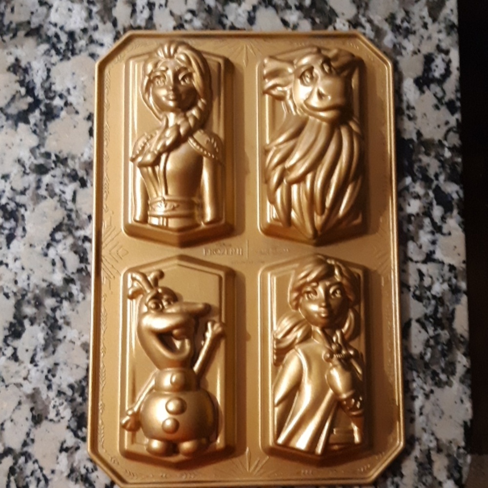 Frozen 2 CharacterCakelet Pan